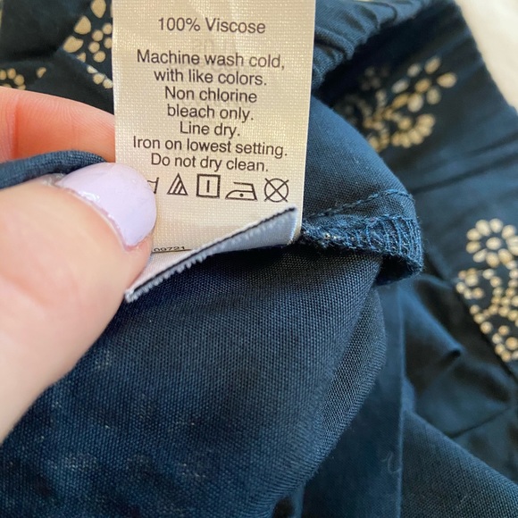 Madewell. Blue shorts with floral design pattern. - Picture 6 of 6